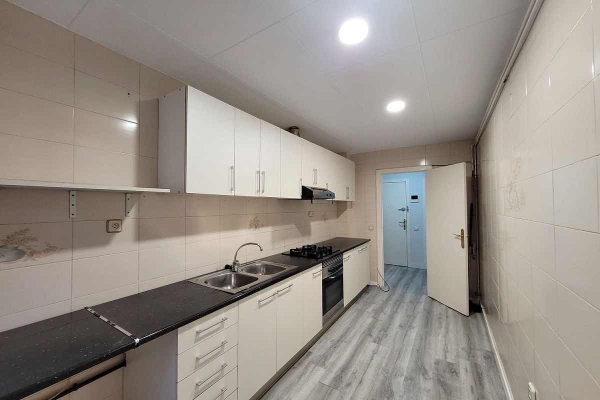 Venta de piso en Plaza Badajoz, Blanes
photo 5