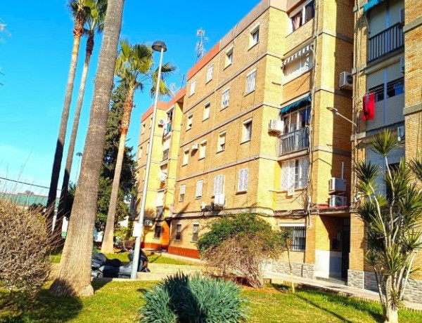Piso en venta en Calle Herberos, Dos Hermanas photo 1