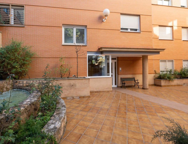 Продажа квартиры в Calle Laguna de Aguas Verdes, Granada thumbnail 1