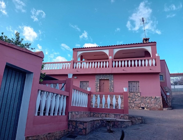 Detached villa for sale in , Montroy photo 1