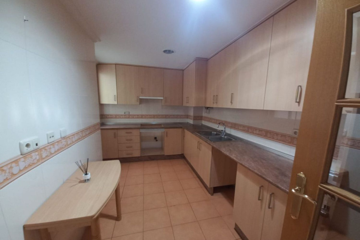 Sale of apartment in Calle Caldereros, Albacete
photo 1