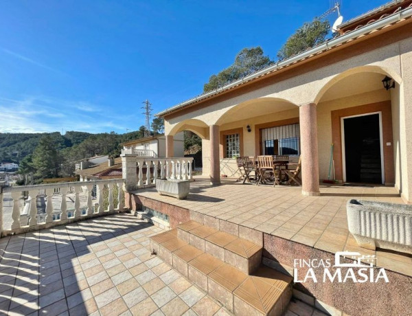 Chalet independiente en venta en  Mas Milà , Olivella photo 1