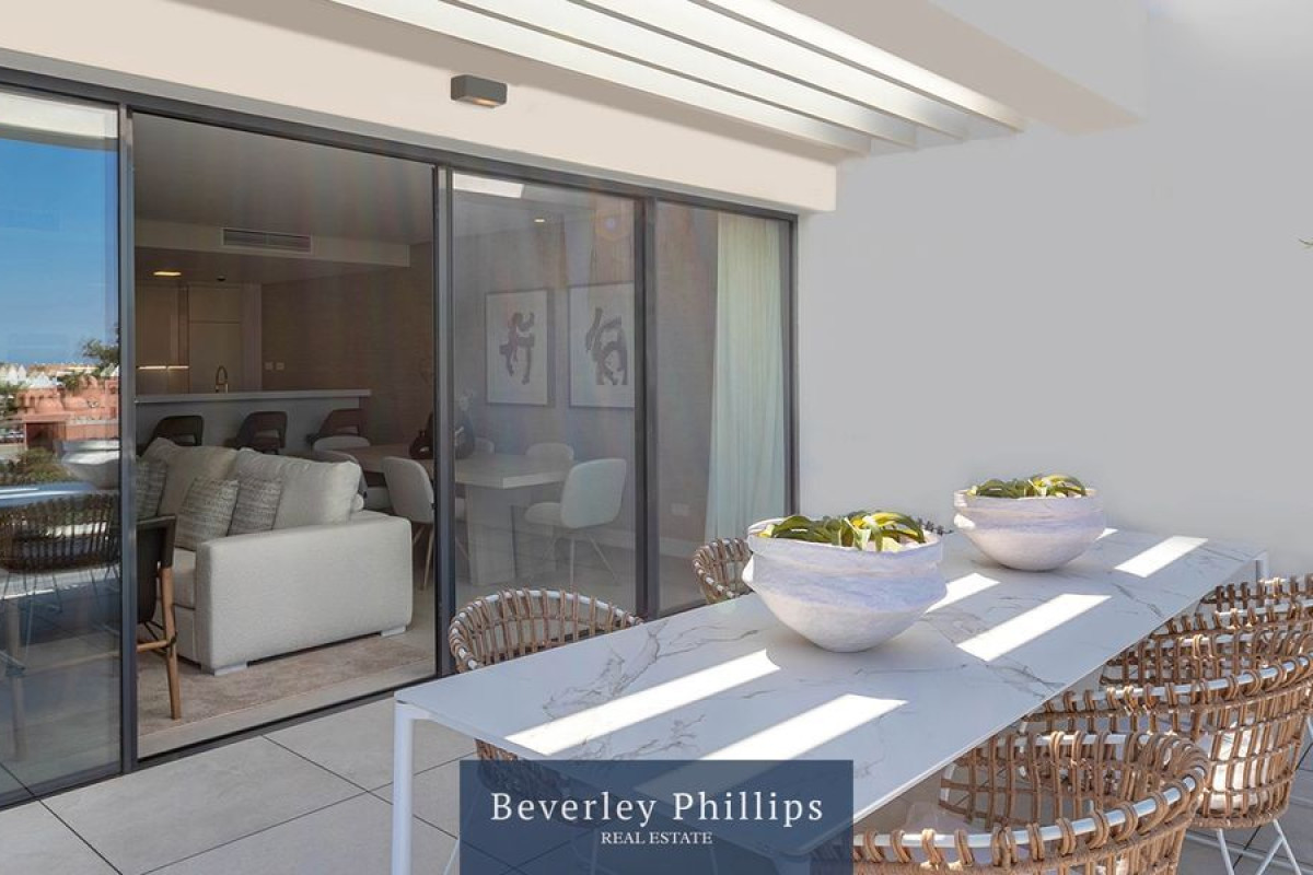 Venta de ático en  Avenida de los Alisos s/n, Marbella photo 4