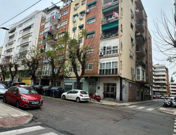 Piso en venta en Calle Antonio Montero Moreno, Badajoz thumbnail 1