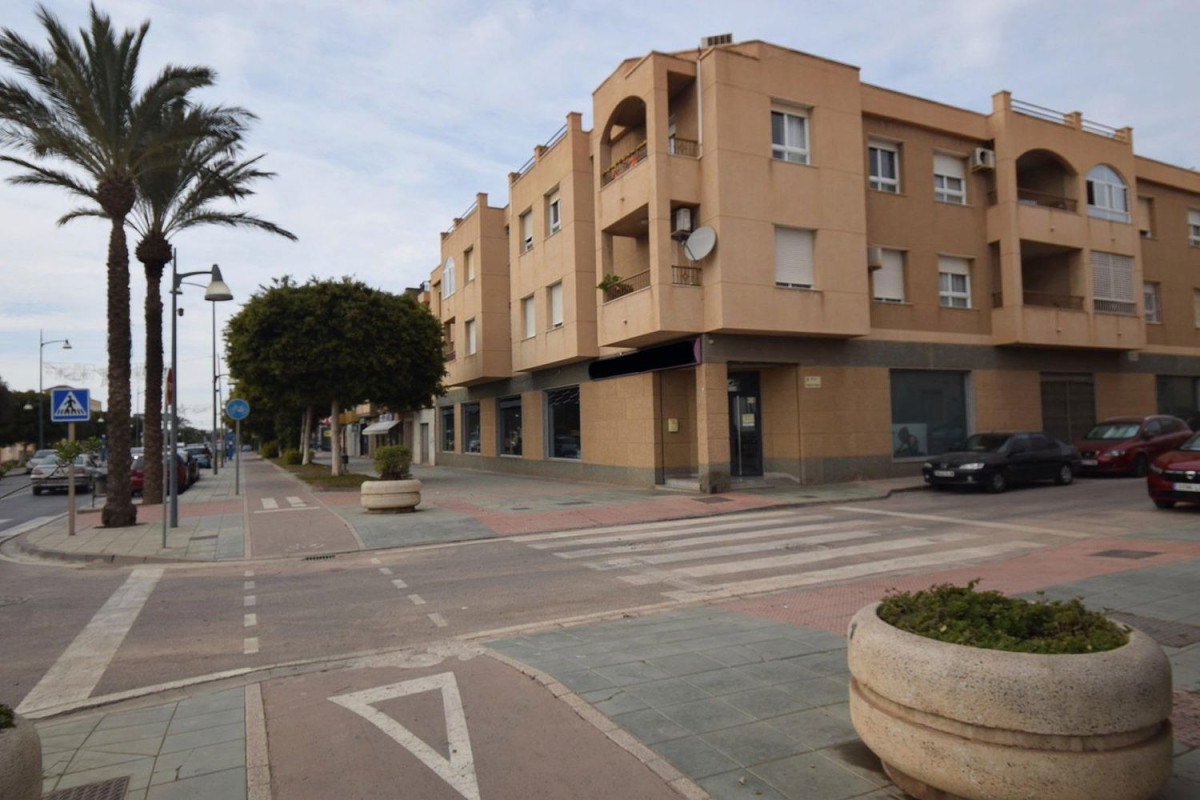 Propiedades en venta y alquiler en España photo 1