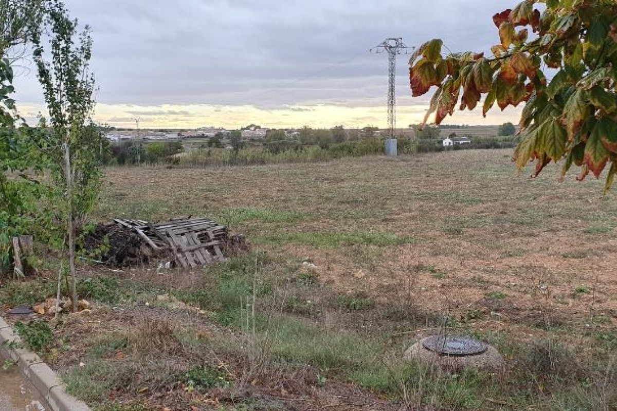 Działka na sprzedaż w Requena, Walencja photo 2