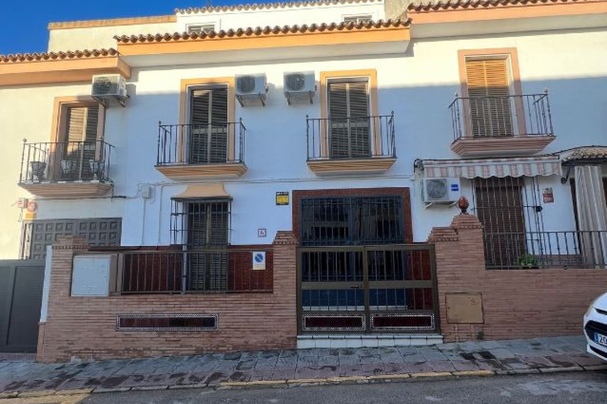 Venta de chalet adosado en , Sanlúcar la Mayor photo 2