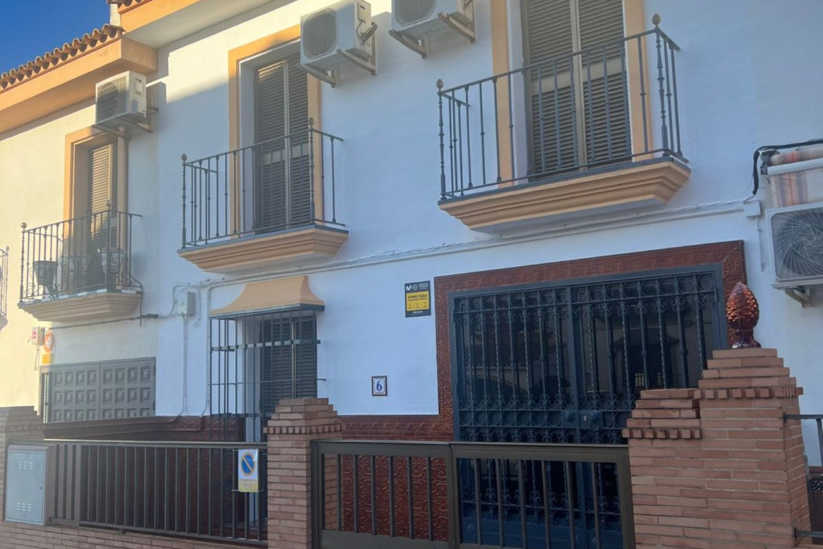 Venta de chalet adosado en , Sanlúcar la Mayor photo 4