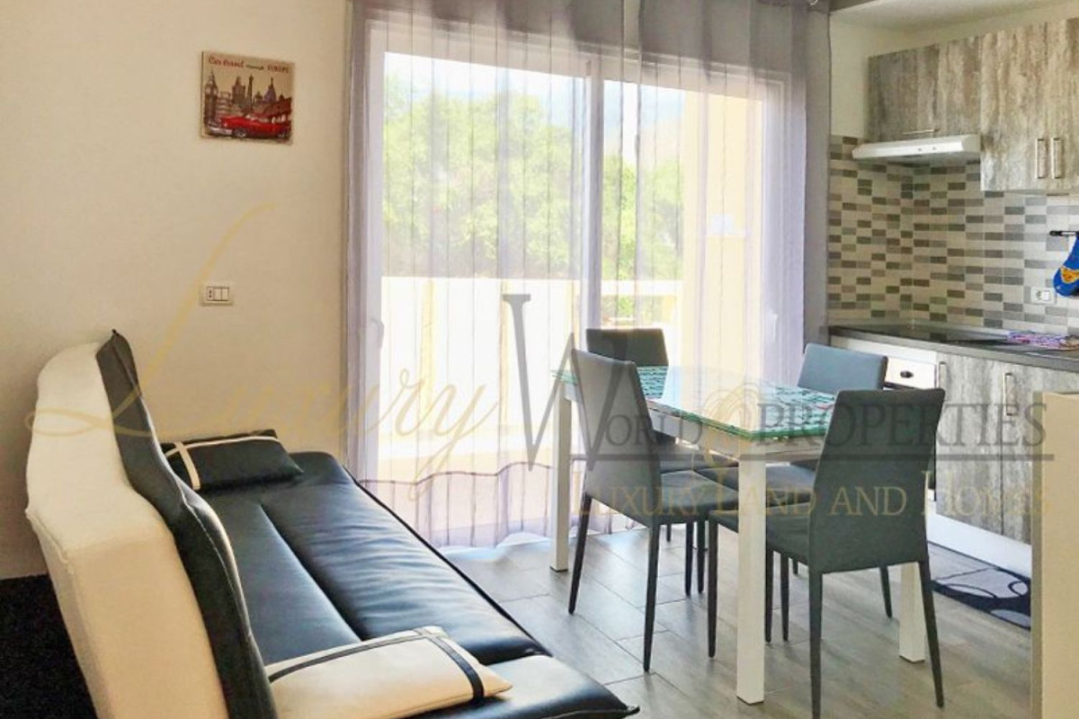 Venta de piso en Avenida Ernesto Sarti, 7, Adeje
photo 2