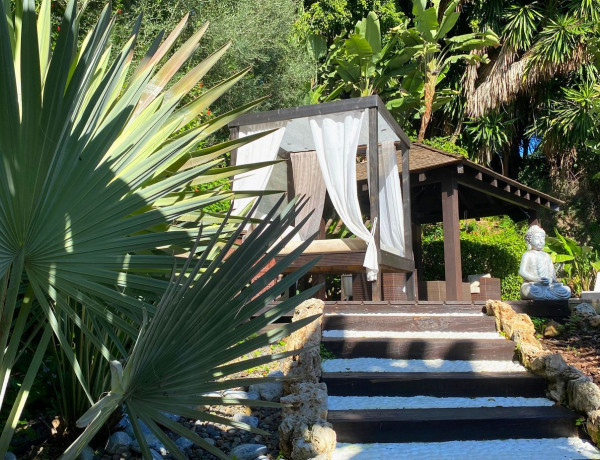Detached villa for sale in  Calle Las Granadas, Marbella photo 2