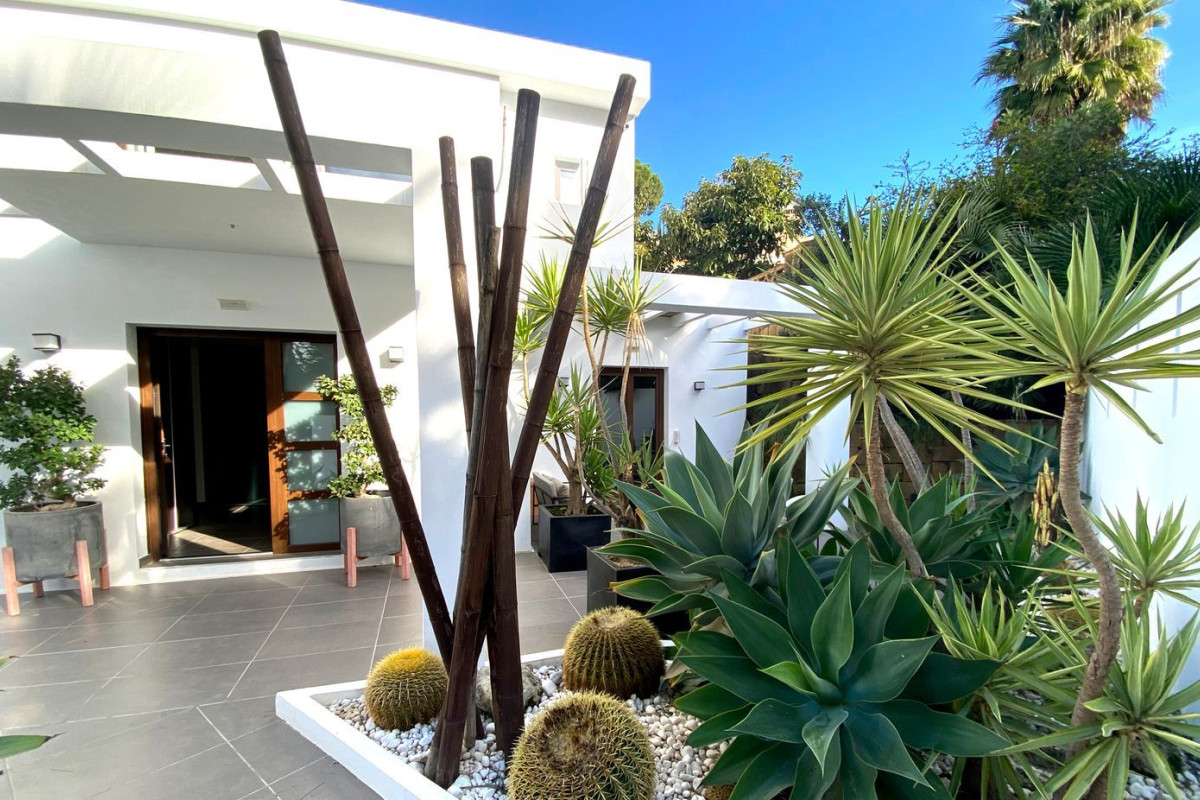 Sprzedaż niezależnego domku jednorodzinnego w Calle Las Granadas, Marbella photo 3
