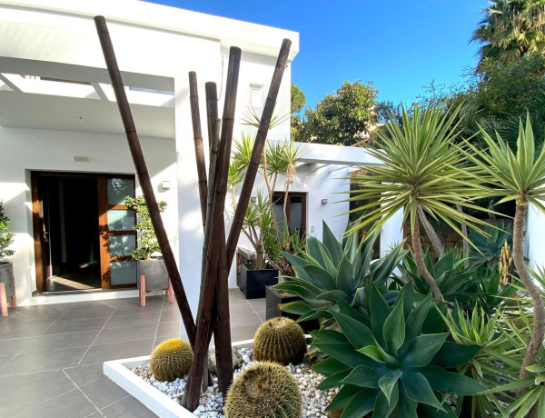 Detached villa for sale in  Calle Las Granadas, Marbella photo 3