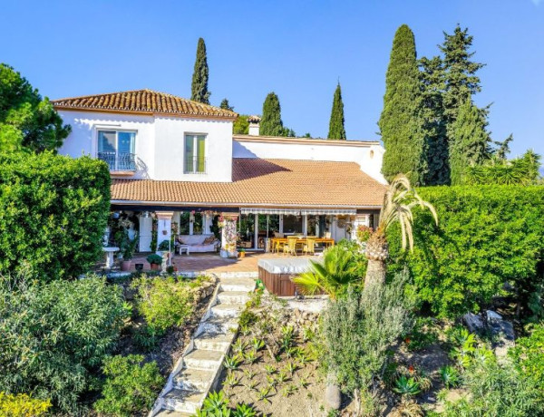 Detached villa for sale in Selwo , Estepona photo 1