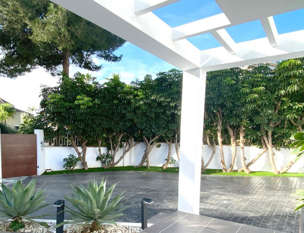 Detached villa for sale in  Calle Las Granadas, Marbella photo 4