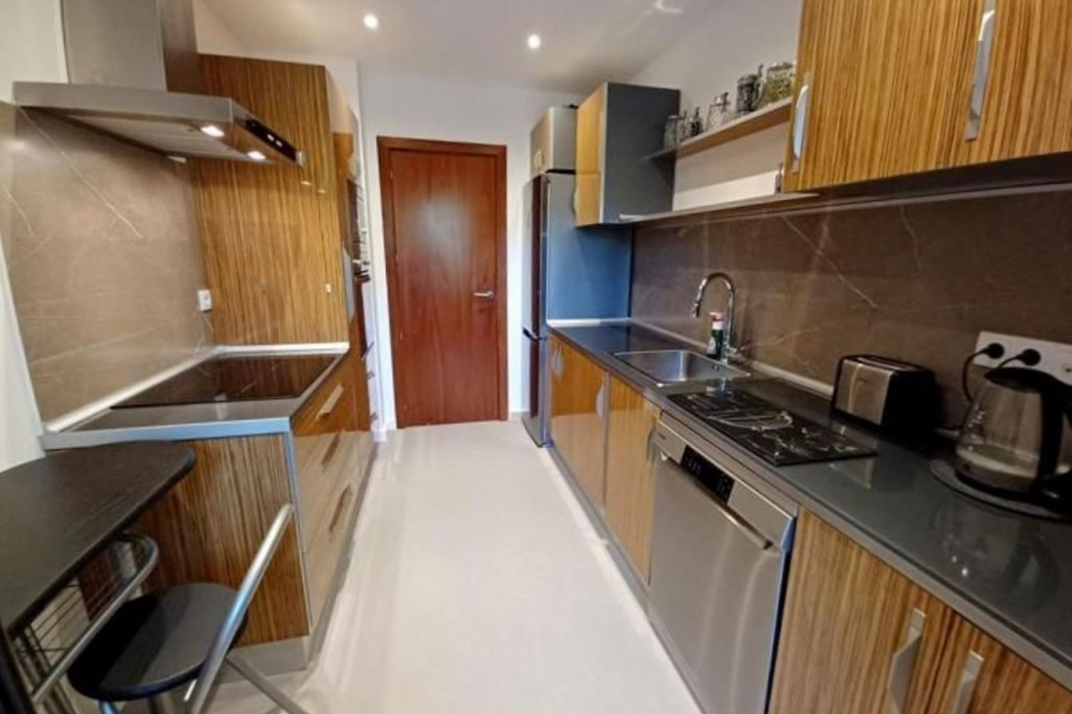 Sale of apartment in Urb. A-7 Este, Estepona
photo 1