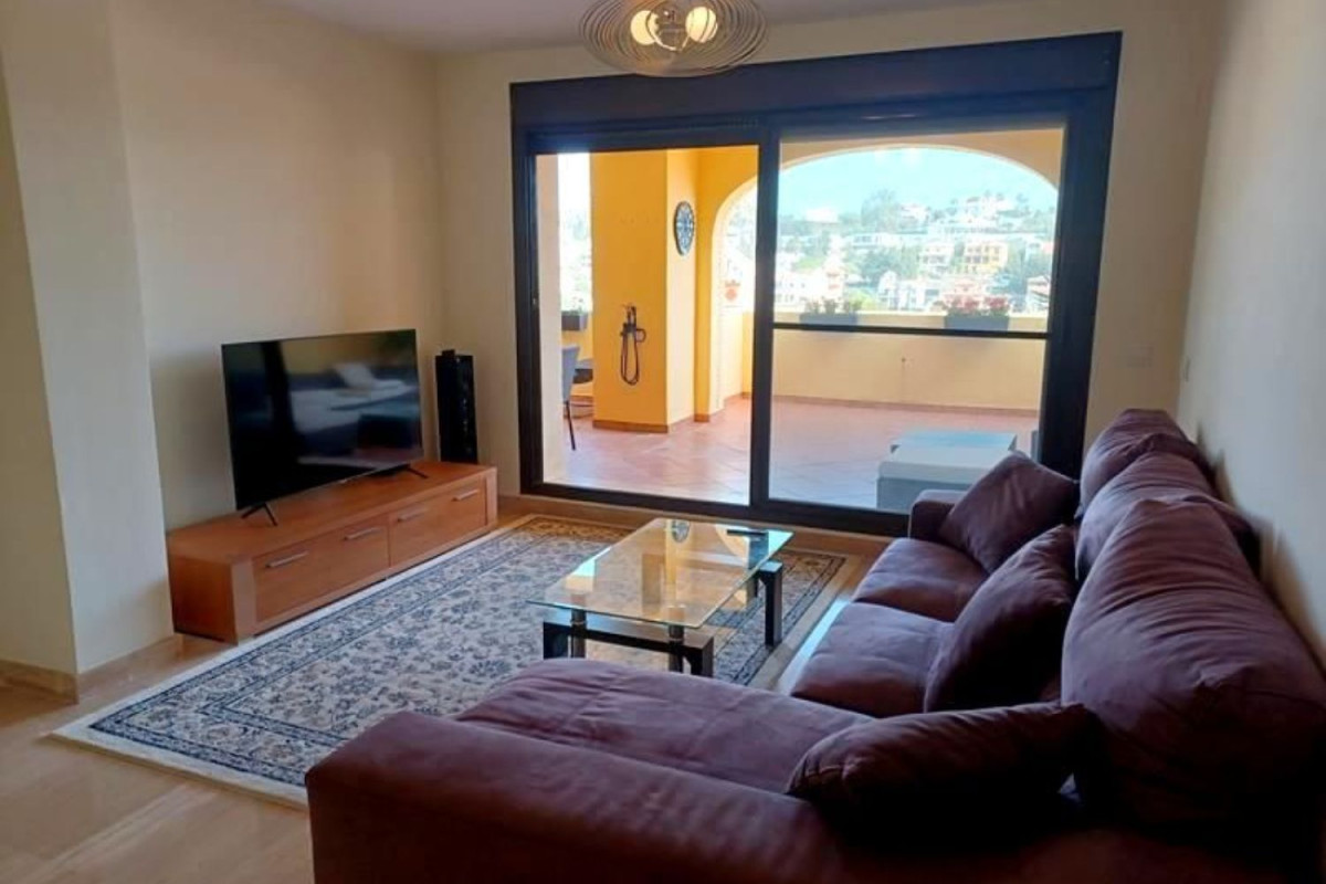 Sale of apartment in Urb. A-7 Este, Estepona
photo 2