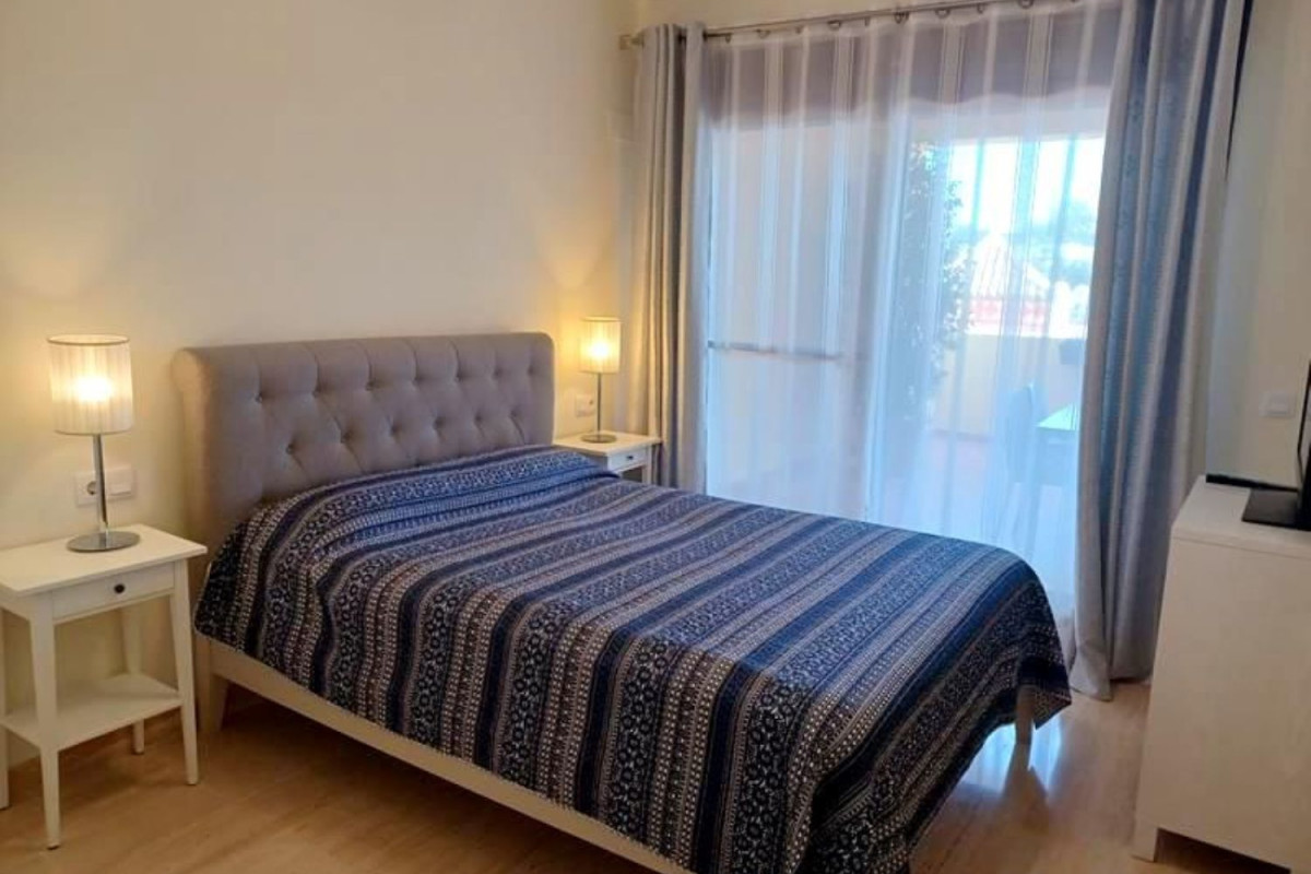 Sale of apartment in Urb. A-7 Este, Estepona
photo 4