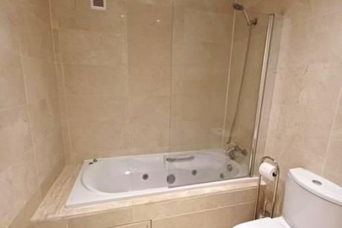 Sale of apartment in Urb. A-7 Este, Estepona
photo 5