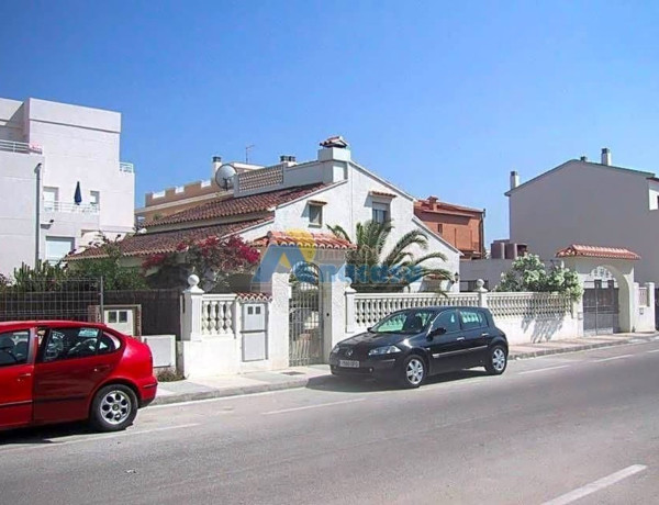 Detached villa for sale in  Calle Senyoriu del Rebollet, Oliva photo 1