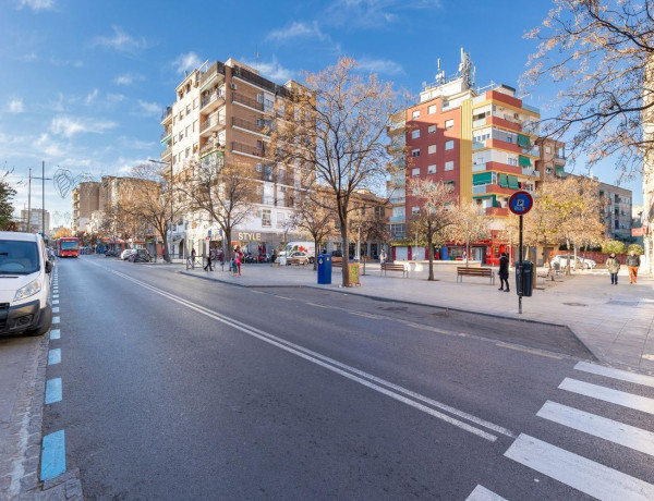 Piso en venta en Calle Carmen de Icaza, Granada thumbnail 1