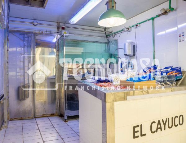 Local en venta en avenida Blas Pérez González photo 1