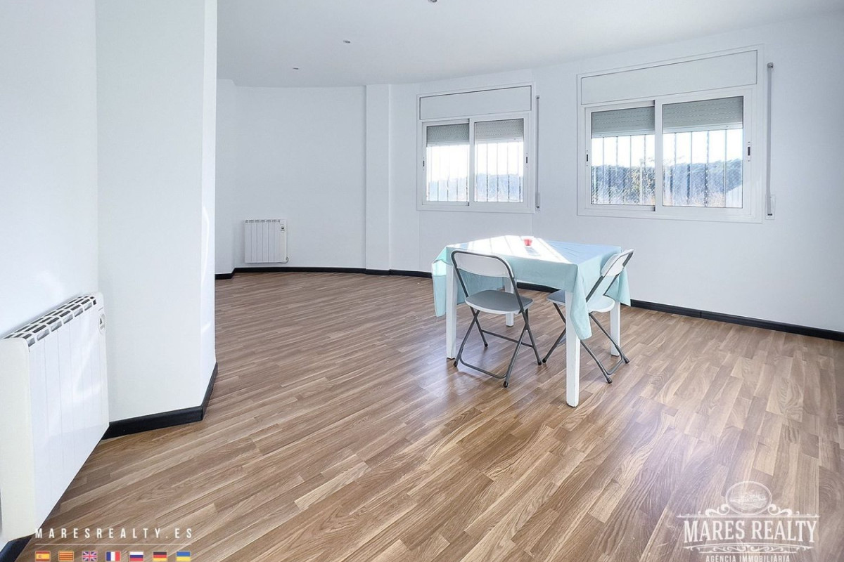 Продажа квартиры в Семицентр, Бланес
photo 1