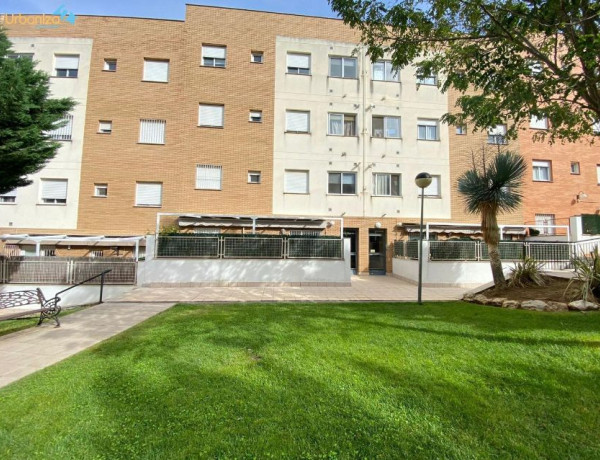 Bajo en venta en Calle Fernando Albarrán Ambel, Badajoz photo 1