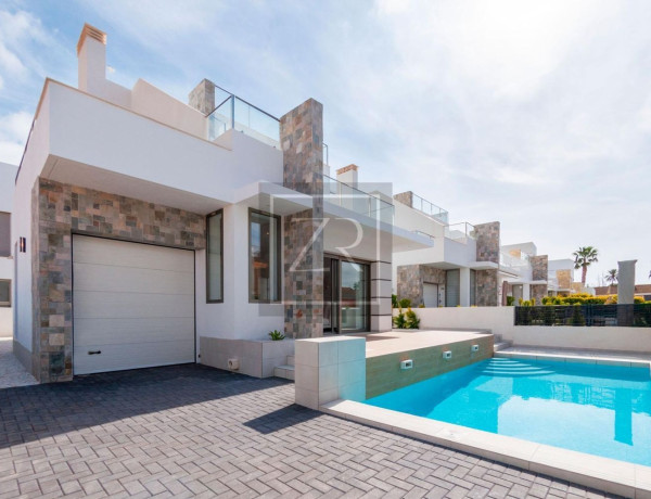 Chalet independiente en venta en  Calle Isla de Mallorca, 12, Los Alcázares photo 2