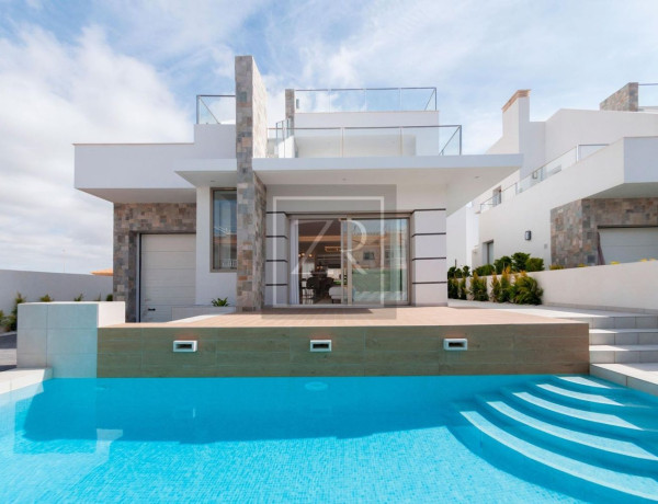 Chalet independiente en venta en  Calle Isla de Mallorca, 12, Los Alcázares photo 3