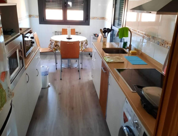 Apartment for sale in Calle Portal de Foronda Kalea, Vitoria-Gasteiz thumbnail 2