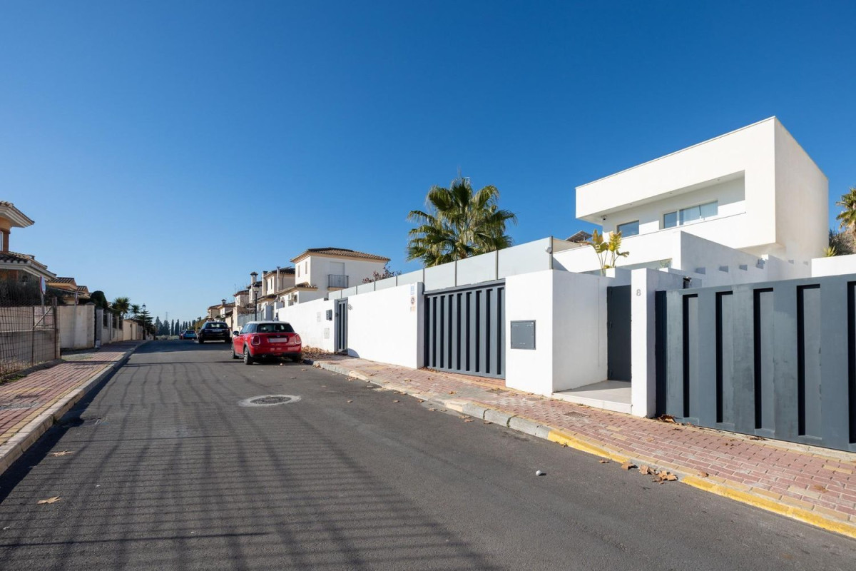 Casa o chalet independiente en venta en Siete Lagunas, Albolote
photo 3