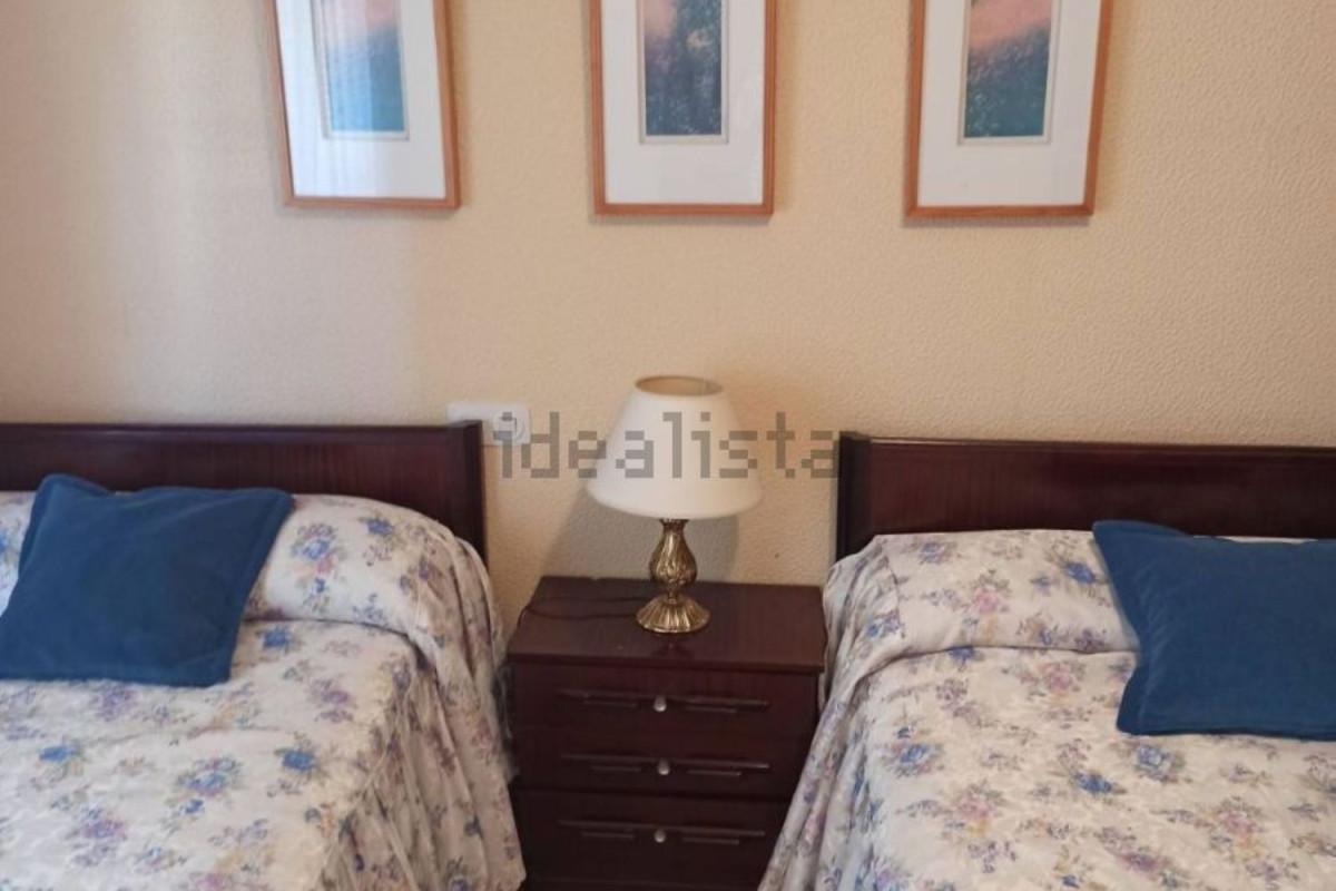 Продажа квартиры на Calle Rafael Altamira, Овьедо
photo 2