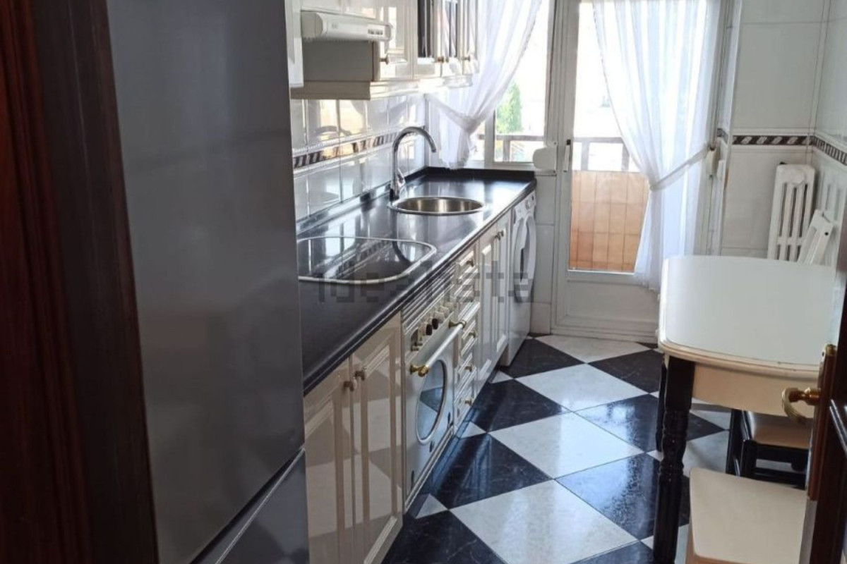 Продажа квартиры на Calle Rafael Altamira, Овьедо
photo 5