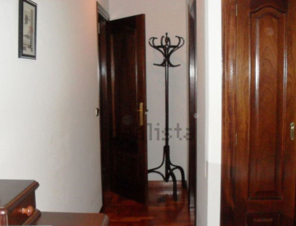 Продажа квартиры в Calle Manuel Estrada, Oviedo photo 1