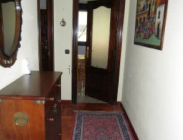 Продажа квартиры в Calle Manuel Estrada, Oviedo thumbnail 1