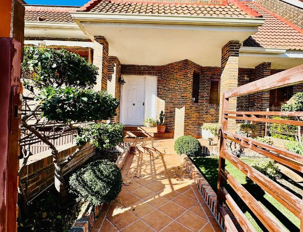 Semi-detached house for sale in  Calle Azores, 31 , Illescas photo 1