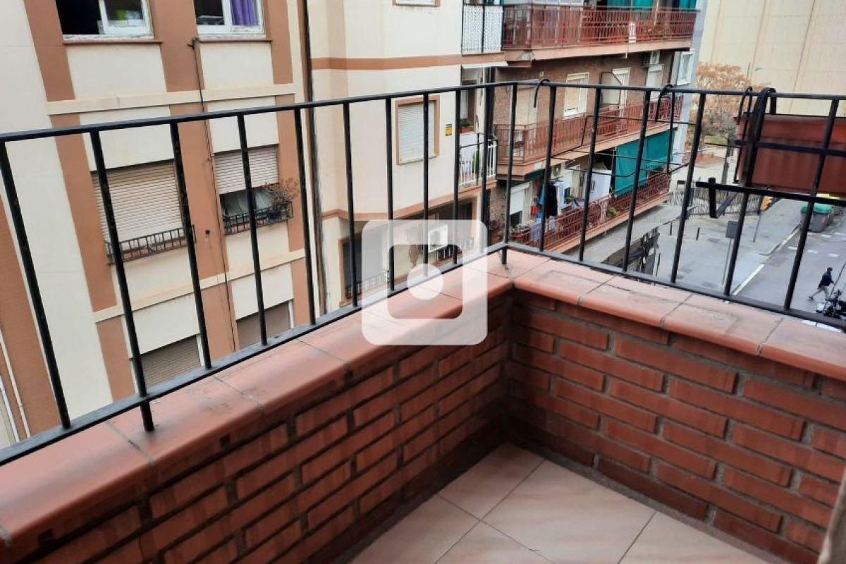 Продажа квартиры на Calle mas, Госпиталет-де-Льобрегат
photo 1
