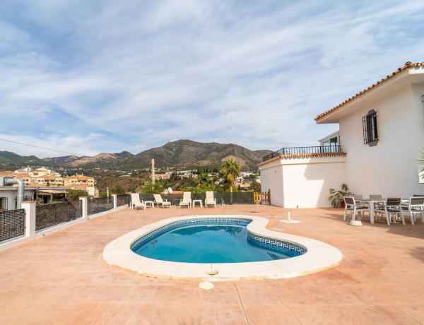 Chalet independiente en venta en  Calle Manzanilla, Fuengirola photo 1