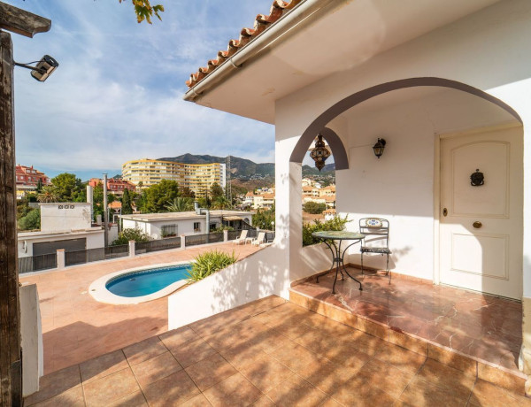 Chalet independiente en venta en  Calle Manzanilla, Fuengirola photo 2