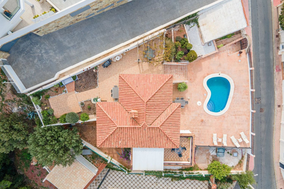 Sprzedaż niezależnego domku jednorodzinnego w  Calle Manzanilla, Fuengirola photo 4