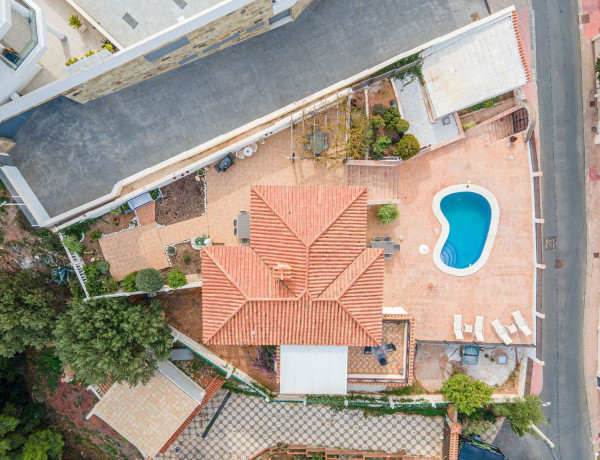 Chalet independiente en venta en  Calle Manzanilla, Fuengirola photo 4