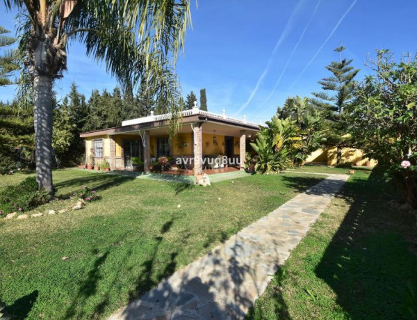 Chalet independiente en venta en Calle Clavel, Mijas photo 1