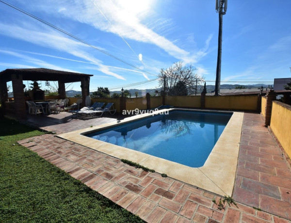Chalet independiente en venta en Calle Clavel, Mijas thumbnail 2