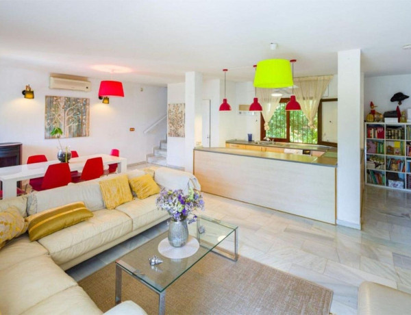 Detached villa for sale in  Urbanización el Rosario, Marbella photo 4