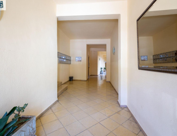 Piso en venta en Carretera de la Sierra, Granada thumbnail 2