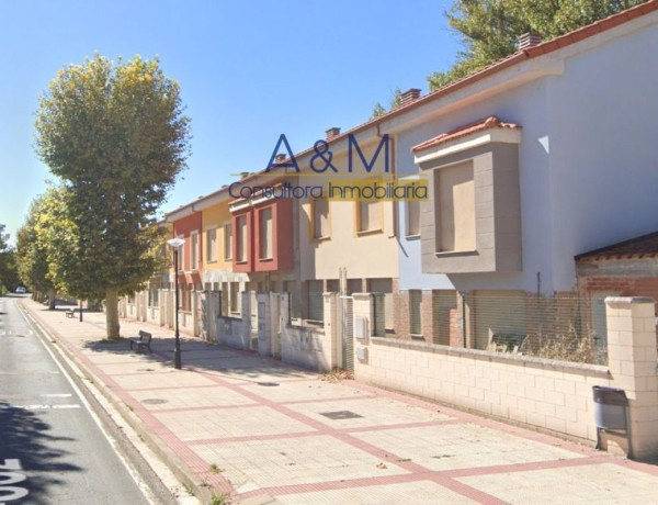 Edificio en venta en avenida Mencía de Velasco, 40 photo 1