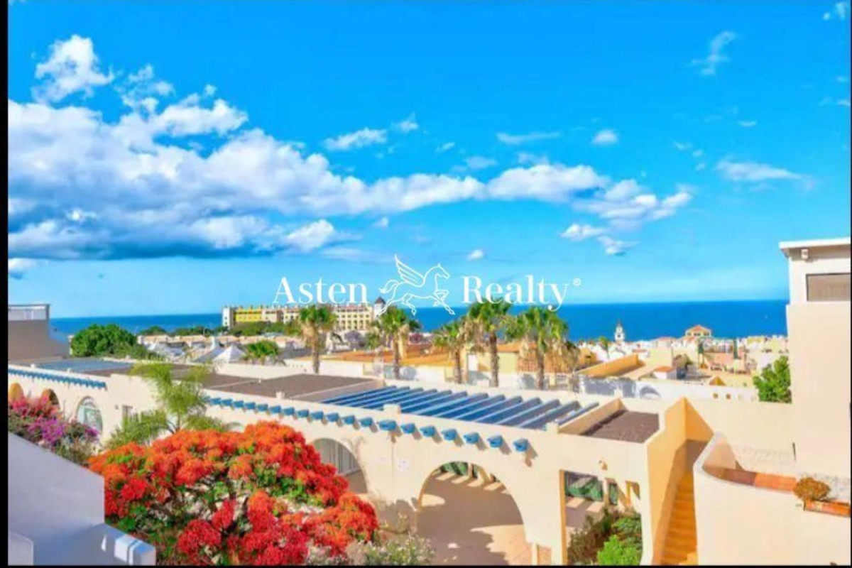 Продажа квартиры на Avenida Playa Paraíso, Адехе
photo 1