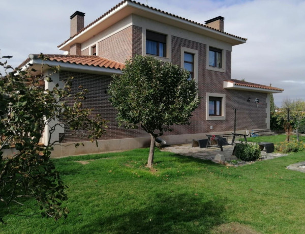 Detached villa for sale in , Cantalapiedra thumbnail 1