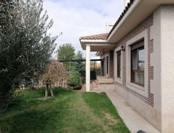 Detached villa for sale in , Cantalapiedra thumbnail 2