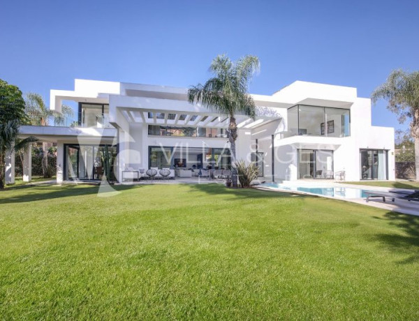 Detached villa for sale in Avenida de los Andaluces, Estepona photo 1